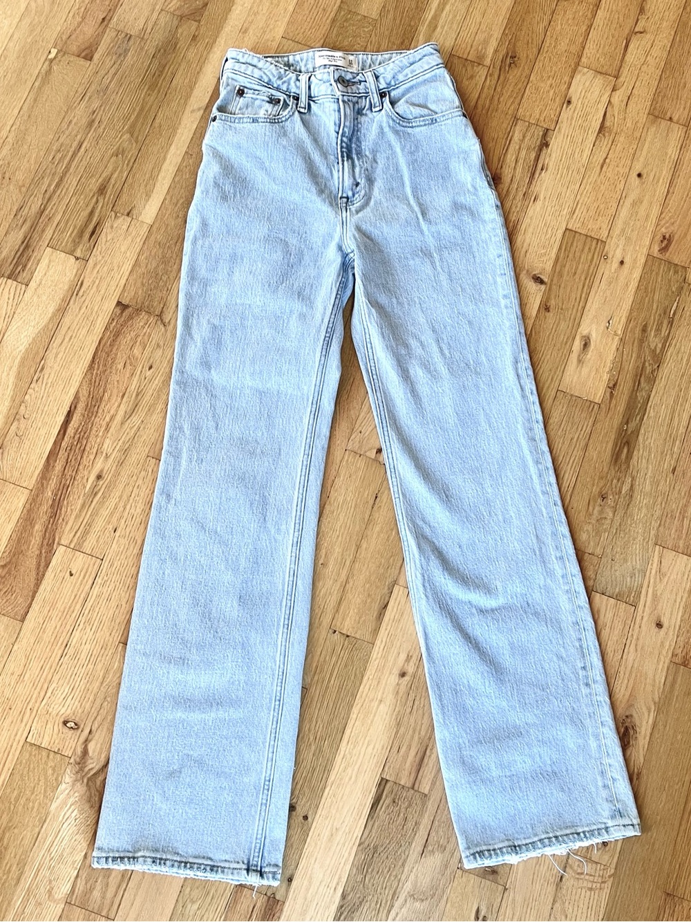 Abercrombie & Fitch Curve Love 90's Relaxed Jean High Rise 24/00R Lightwash Blue